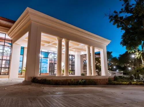 Hillcreek Gardens Tagaytay Hotels in Alfonso