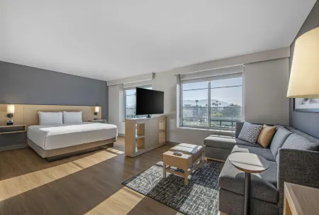 Hyatt Place Riverside Downtown