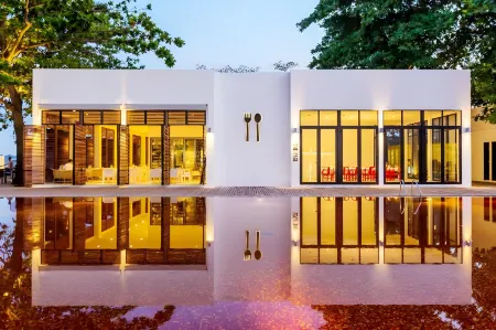 The Secret Pool Villas by the Library Koh Samui
