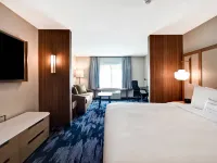 Fairfield Inn & Suites Plymouth Hotel berhampiran Plymouth Rock