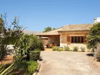 Ideally Located Villa for 6 Persons with Swimming Pool in Pollensa