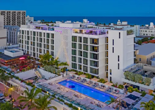 Moxy Miami South Beach Отели рядом с достопримечательностью «Музей Волфсониан - Международный университет Флориды»