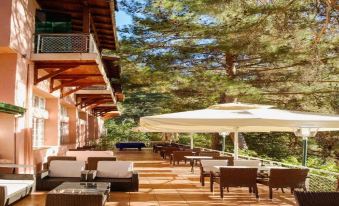 New Helvetia Hotel