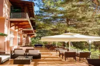 New Helvetia Historic Hotel