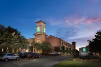 Embassy Suites by Hilton Lubbock Hotel in zona Timeless Custom Frames & Art Gallery