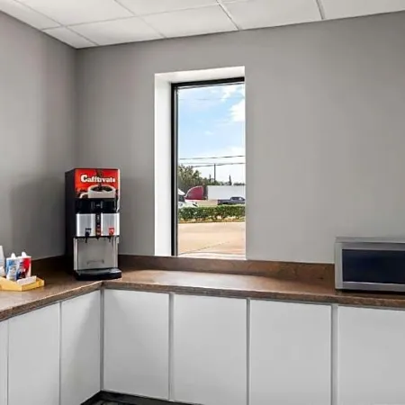 Econo Lodge Inn & Suites Channelview - Houston East