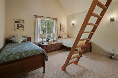 Peaceful chalet with hot tub and fire pit