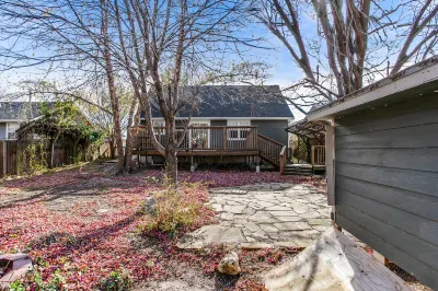 Spacious Retreat with great yard 4bd/3bth Hotels near Walgreens