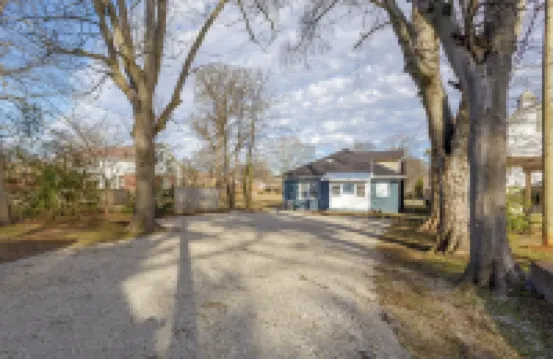 Charming 4-bedroom 3bath house in terrific Florence with WiFi, AC
