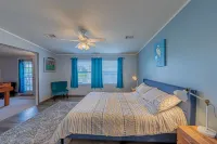 Lakefront Home with Dock, 6 Kayaks! 3 Miles to Granbury Square