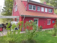 ~ Color magic red in Conneforde ~ with large terrace, garden, sauna,