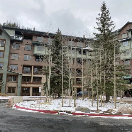 Amazing location! TRUE Ski-In/Out @ Winter Park Slopeside ZML. Sleeps 9, 2BR/2BA