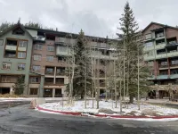 Amazing location! TRUE Ski-In/Out @ Winter Park Slopeside ZML. Sleeps 9, 2BR/2BA