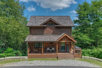 Raven Cliff - Mountain Views/7 Person Hot Tub North Carolina Welcome Center 주변 호텔