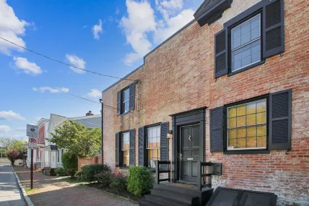 Historic 3 Bedroom Downtown Annapolis Townhome Отели рядом с достопримечательностью «Уильям Пака Хаус & Гарден»