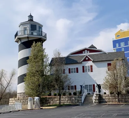 Top Branson Vacation Resort. Stormy Point Village 2BDR/2BA Cottage Отели рядом с достопримечательностью «Силвер Доллар Сити»