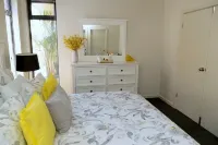WEST BEACH resort style luxury * PETS WELCOME short walk to the beach