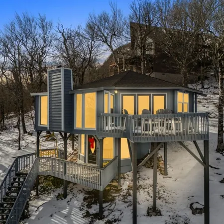 200ft to Lift - Ski-in Ski Out - Hot Tub - Fire Pit