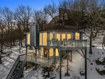 Experience Peak Bliss: Ski-In/Ski-Out Haven, 200FT to Lift, Mtn Views Aplenty! Hotels near Beech Mountain Club