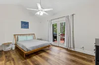 Bunk-Bed House Nestled in the Trees Hotels near Flagstaff Pulliam Airport