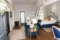 Charming Hill Country Cabin on 6 private acres