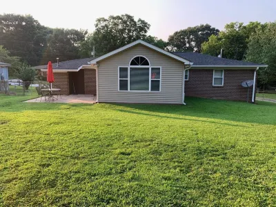 Updated home with fenced yard, dog friendly, 15 min to downtown Greenville! Hotels near Turtle Shell Grill & Bar