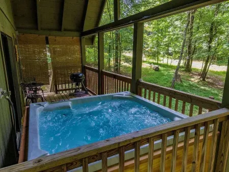 SOUTHERN CHARM w/ Hot Tub - Mountains Are Calling And We Must Go!!!