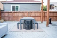 Luxe 3BR Oakland Escape | Chic Outdoor Living