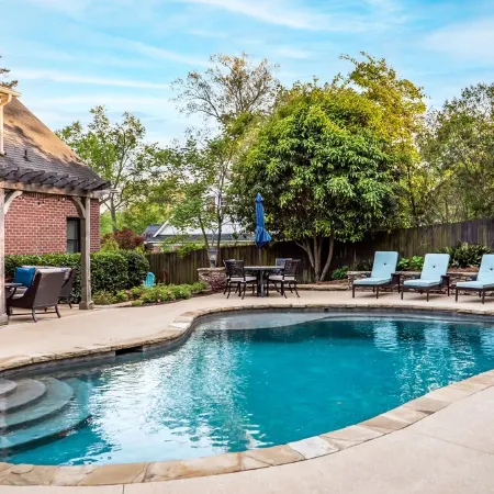 PARADISE FOUND<br>Lakefront - Pool - Beautiful Views