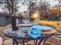 Red rock views ♦ Private access to the forestry ♦ The perfect romantic escape