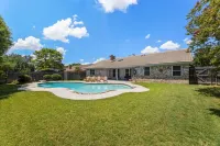 Stylish Villa-Near Stadiums, Large Pool,Pool Table - Pools