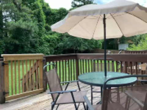 Renovated Townhome with Two King Beds & Sep Bath