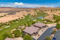 Spacious 2BR Condo with Secondary Suite on Wolf Creek Golf Course – Sleeps 8! Hotels in Mesquite