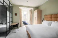 Luxury home by the harbour Hotel dekat Heddon Valley