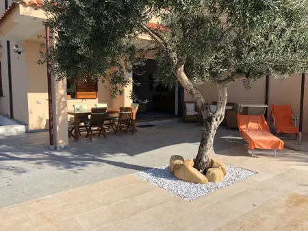 Gli Ulivi, Luxury Villa with private heated swimming pool, Jacuzzi, free WI-FI