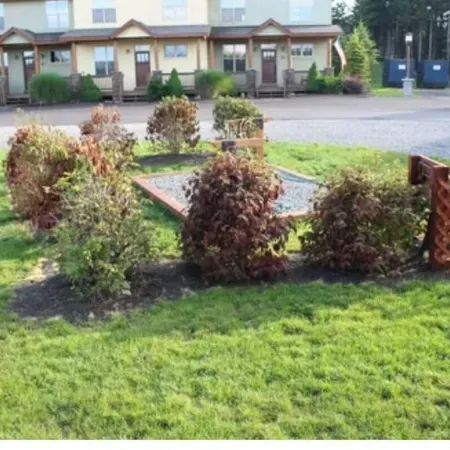 Spacious 5-bedroom, 5-bathroom townhome with WiFi, AC, Priv Hottub, ElecCharging