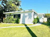 Charming, Modern, Minimalistic 3-bedroom. 5 minutes beach, 2 minutes Lake. Hotels in Downtown Hollywood