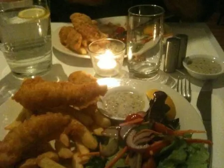 Maeburn Cottages - Self-contained Lakeside Getaway Отели в г. Метунг