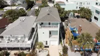 Oceanside 1st floor home, 1 block away from beach and 15 mins away from Mayo