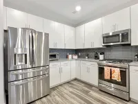 Picasso: Luxury 4 Bedroom in Safe Neighborhood~Free Parking~Minutes to Downtown