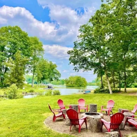 Lakefront Cabin Boat slip Wifi Fishing Firepit