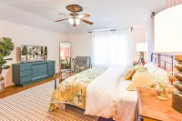 Arlington Home Near AT&T Stadium, Globe Life Field, Six Flags - FREE PARKING!!! Hotel in zona University of Texas at Arlington