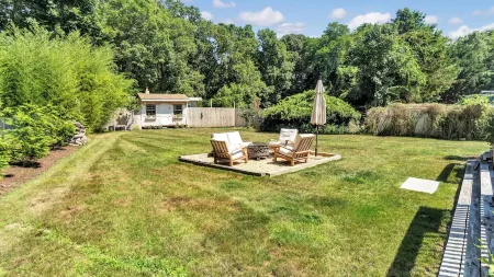 2 bedroom cottage-Cozy winter vibes with wood stove and hot tub