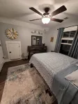 Bring your horses!1 Bdrm Apt, sleeps four in a quiet country setting.