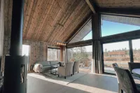 Modern Mountain Cabin - Outdoor Hot Tub - 8 Beds - Homestays