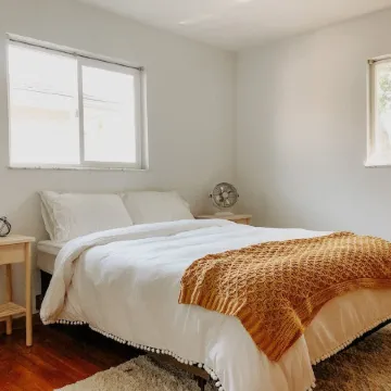 Cozy stay within one mile of downtown Delaware’s shops, restaurants and pubs.