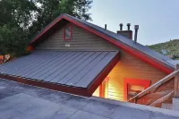 GREAT OLD TOWN LOCATION- SKI TO TOWN LIFT & STEPS TO MAIN ST!