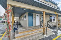 5 Mi to Dtwn Syracuse: Updated Apartment!