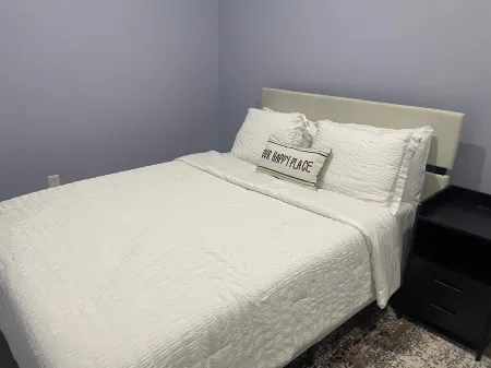 Luxurious, pristine apartment near country club, perfect for a splendid getaway! Отели в г. Бохемия