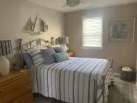 The Bay Shore Getaway 300 FEET TO BEACH & SECLUDED BEACH With New KAYAKS!!